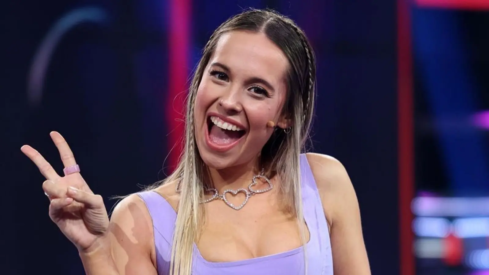 Cuenta con más de un millón de seguidores sólo en su cuenta de Instagram.