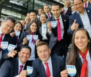 Exhiben a integrante de la Comisión de Arbitraje por andar de "caliente" pleno estadio (VIDEO)