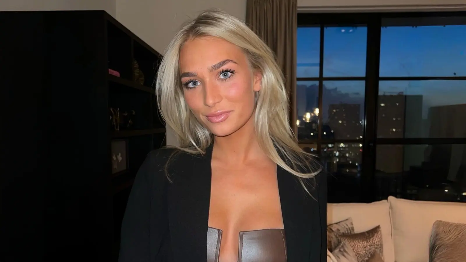 En el Mundial de Qatar 2022, Noa llamó mucho la atención de varios aficionados mientras acompañó a Gakpo.