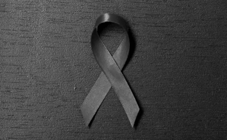 Un jugador murió en pleno partido tras no recibir ayuda médica