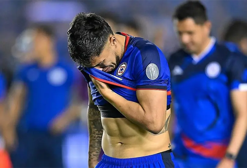 Cruz Azul hizo oficial la salida de Carlos Salcedo