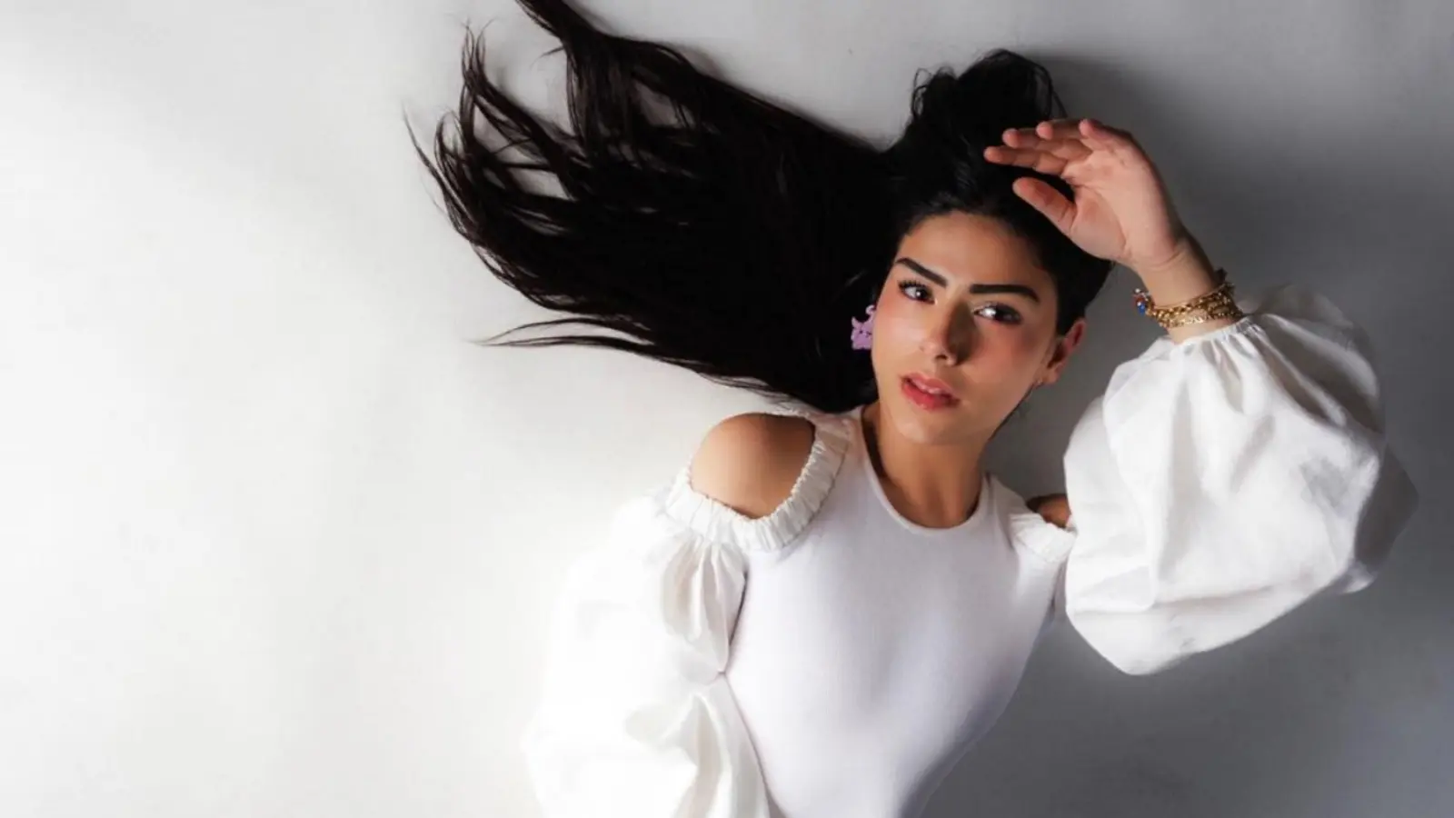 Si bien no tiene una mala relación con Lalo Trelles y Lorena Cid, tampoco se ha metido en las tendencias que los han incluido en días pasados.