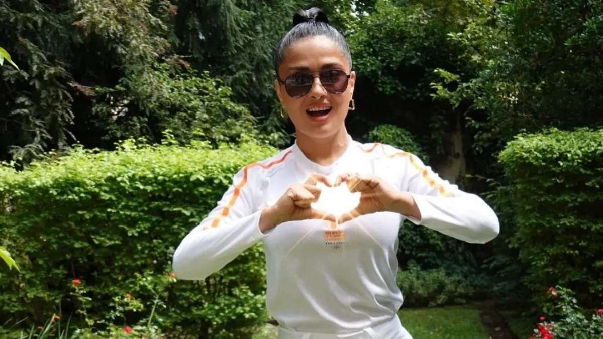 La veracruzana de 57 años forma parte de una gran lista de personalidades que portaron la antorcha de París 2024, entre ellos Didier Deschamps o Jin, integrante de BTS.