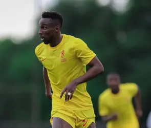 Julián Quiñones alburea a aficionado que criticó su debut en Arabia Saudita