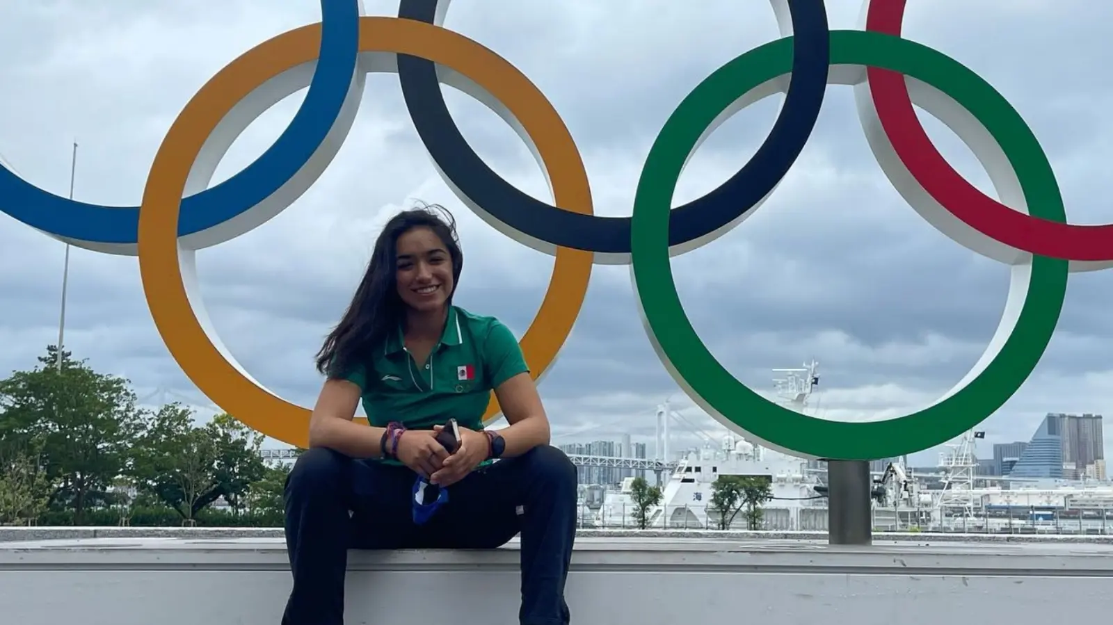 Aunado a esto, la atleta también goza de una enorme popularidad en redes sociales.