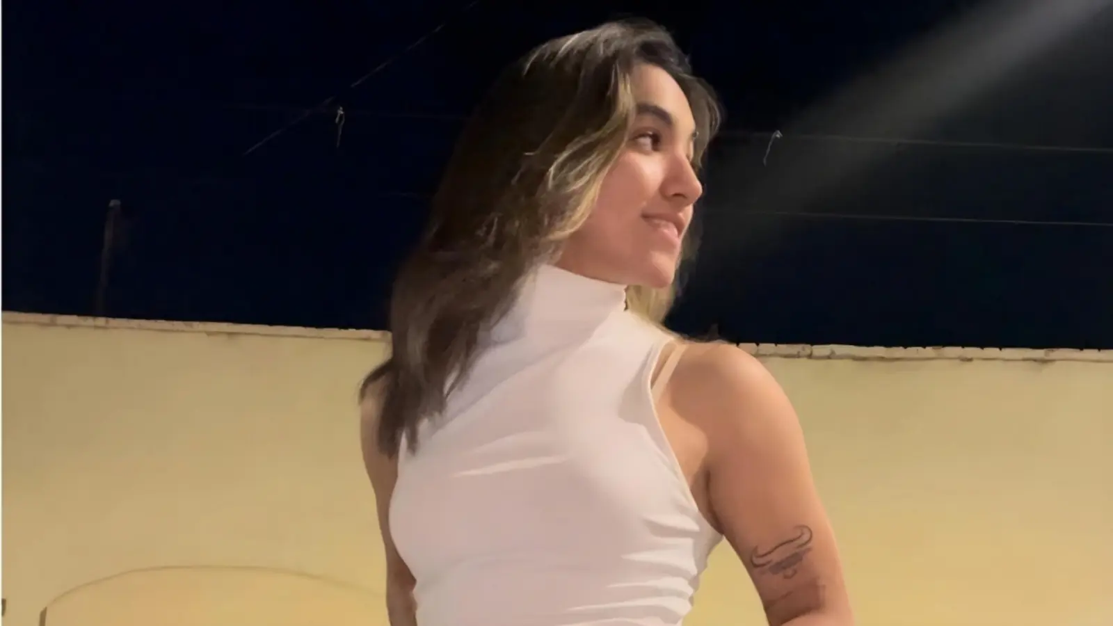 Según información de los propios Juegos Olímpicos, inició en el tiro con arco para evitar que se siguiera lesionando en deportes de contacto.