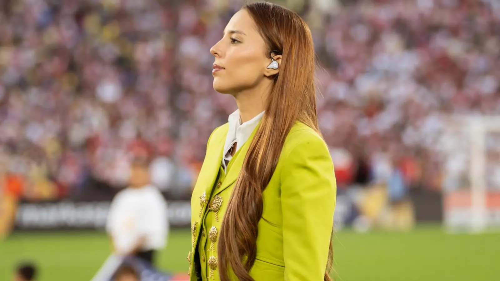 La cantante encargada fue Majo Aguilar, quien tiene ya una enorme trayectoria sobre los escenarios.