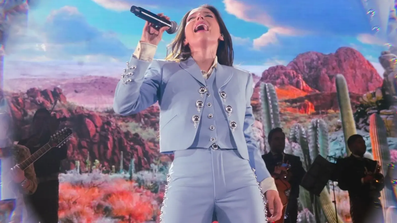 Esto quiere decir que la mexicana es nieta de Antonio Aguilar y Flor Silvestre, dos emblemas del cine nacional.