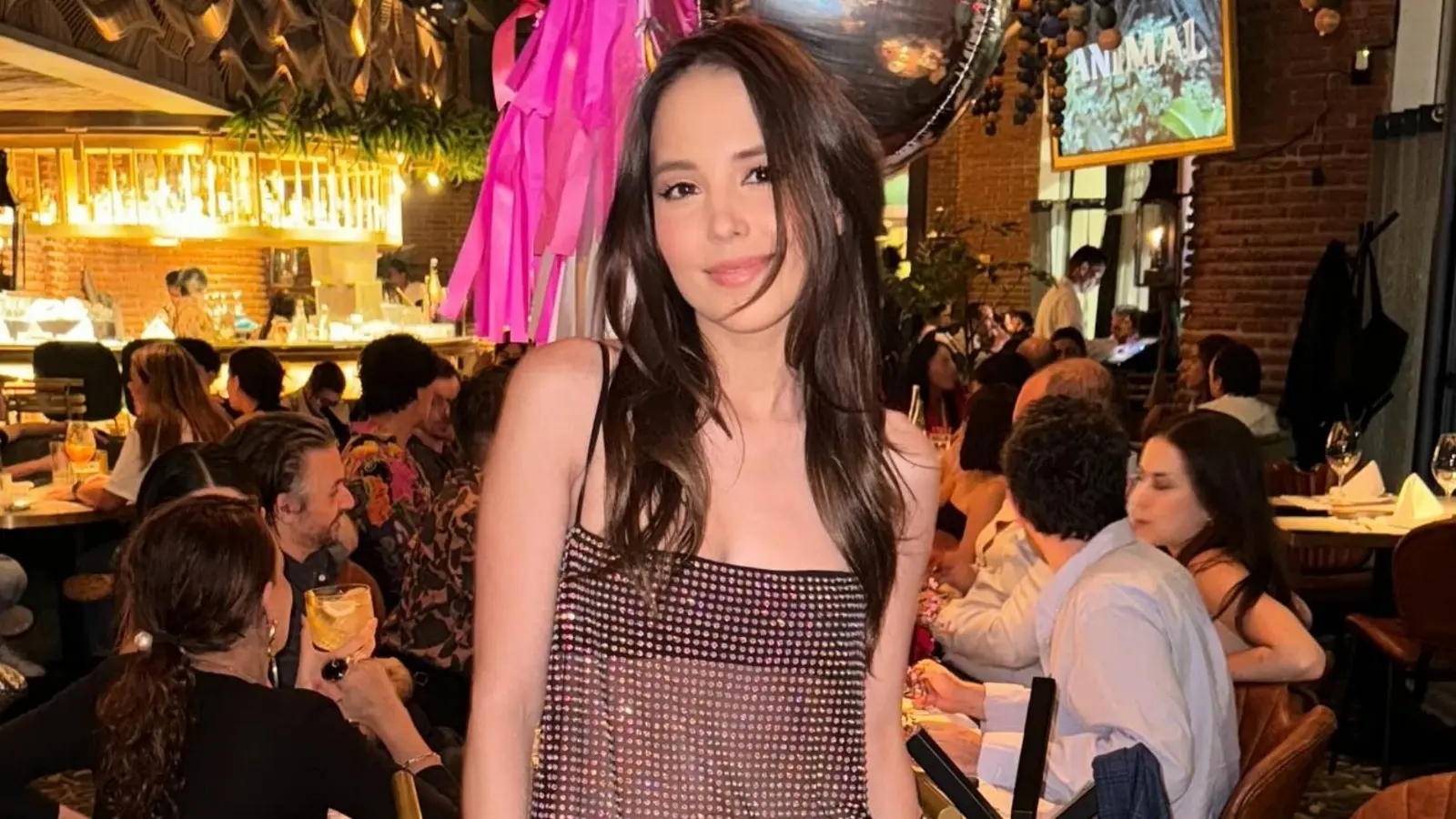 No es la primera vez que sorprende en un evento deportivo con su voz. 