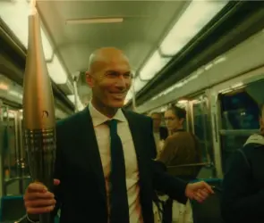 Zinedine Zidane: Las reacciones a su presencia con la llama olímpica, “Está para hacerla de 007”