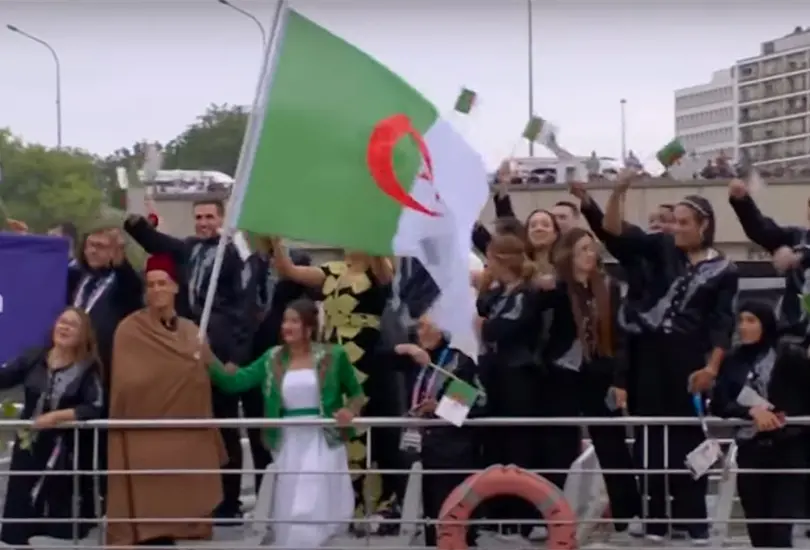 Argelia se manifest&oacute; en plena inauguraci&oacute;n.