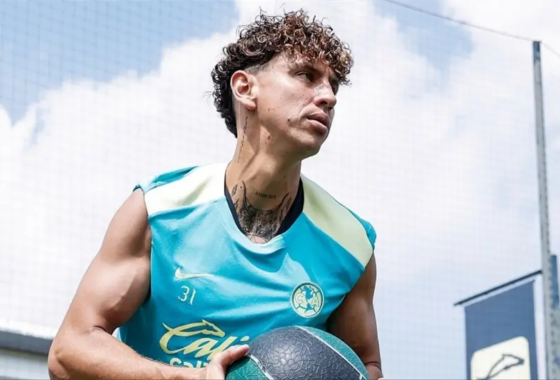 El futbolista confes&oacute; que su antiguo equipo retras&oacute; su partida a las &Aacute;guilas por varios d&iacute;as.