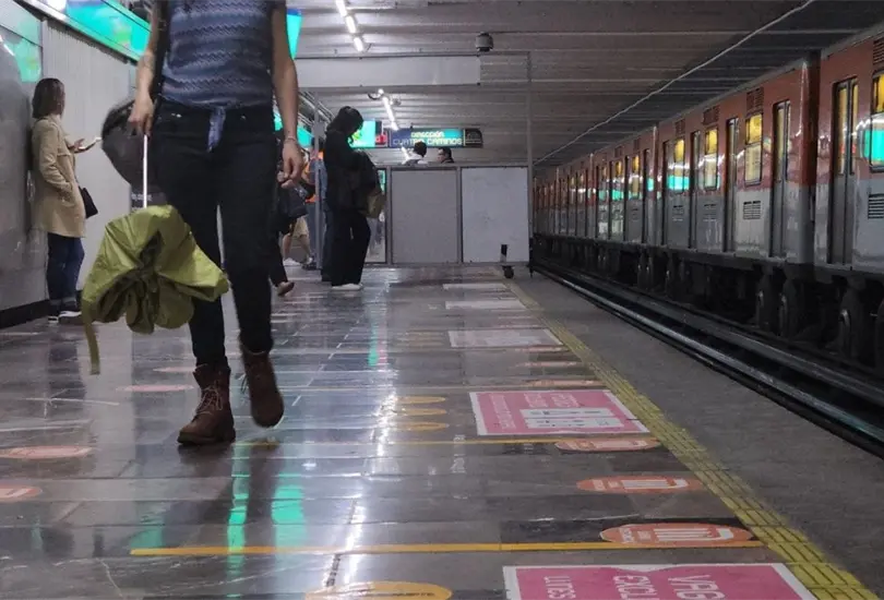 El Metro CDMX revel&oacute; la raz&oacute;n por la que las personas no deben entrar con paraguas a las estaciones