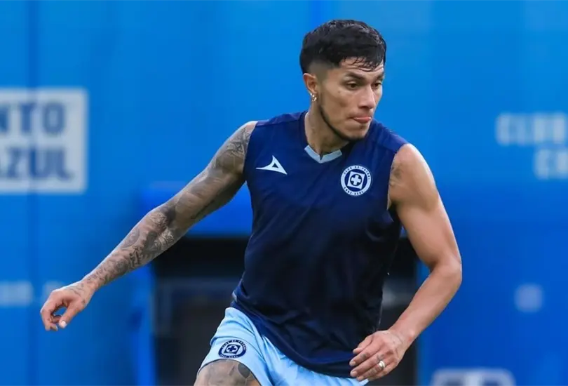 Carlos Salcedo ya tendr&iacute;a reemplazo dentro de Cruz Azul.