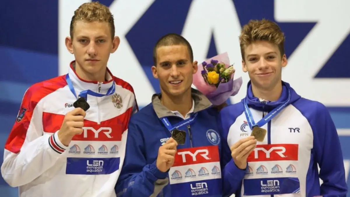 En 2019, con apenas 17 a&ntilde;os, gan&oacute; el t&iacute;tulo franc&eacute;s de 200 metros mariposa. Unos meses m&aacute;s tarde, hizo lo propio con el bronce de los 400m &acute;estilos&acute; en el Campeonato Mundial J&uacute;nior de Budapest.