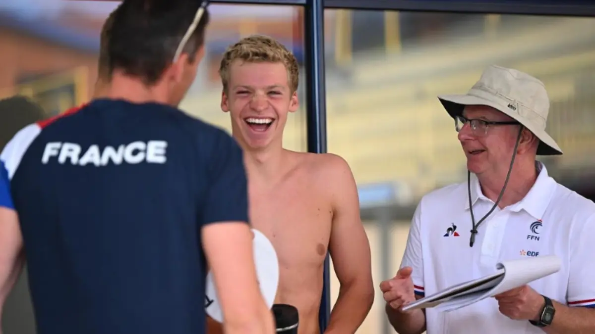 Para septiembre de 2020, migrar&iacute;a para estudiar en la Universidad Estatal de Arizona, donde su entrenador es Bob Bowman, antiguo preparador de Michael Phelps y considerado uno de los mejores mentores de nataci&oacute;n mundial.