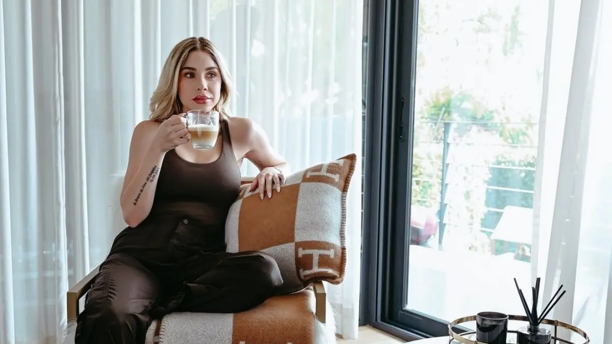 Ambos contrajeron matrimonio durante 2016, llevando a cabo la boda en Zapopan, Jalisco, cuando el 'Titán' jugaba para las Chivas.