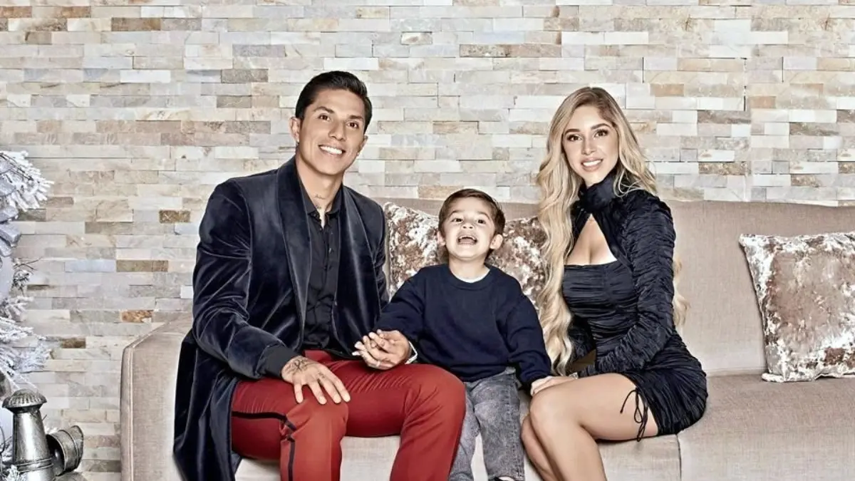 Ambos han compartido una historia de amor con altibajos, ya que hubo un lapso donde enfrentaron problemas maritales por una supuesta infidelidad de Carlos Salcedo.