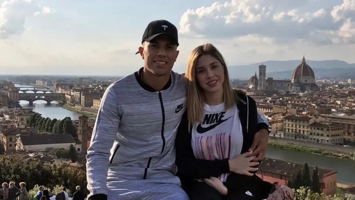 La pareja ha disfrutado de distintos destinos turísticos alrededor del mundo, como París (Francia) y Mikonos (Grecia).