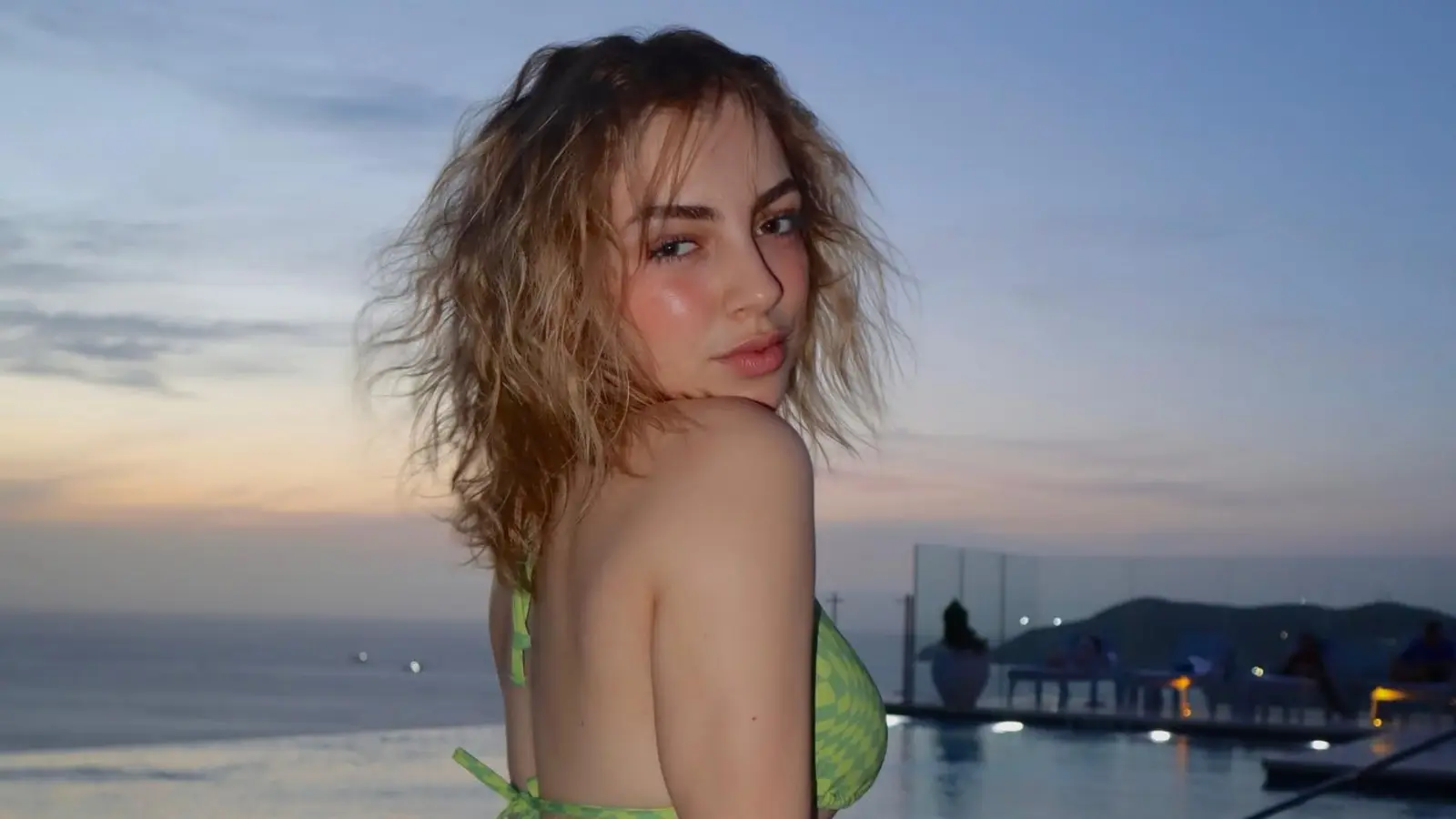 Al colaborar con Rivaldo demostr&oacute; que aprendi&oacute; r&aacute;pido a pegarle al bal&oacute;n de futbol gracias a la ayuda del mexicano.