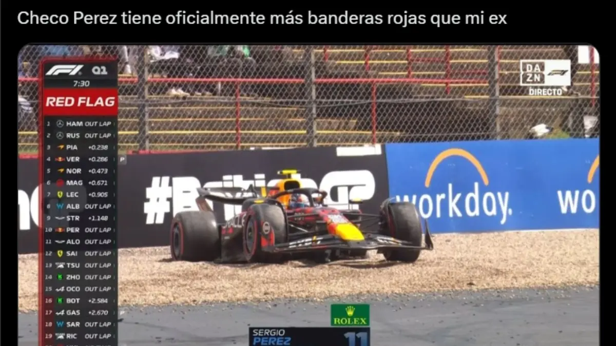 El piloto mexicano de Red Bull perdió el control en el asfalto mojado y terminó atascándose en la grava.