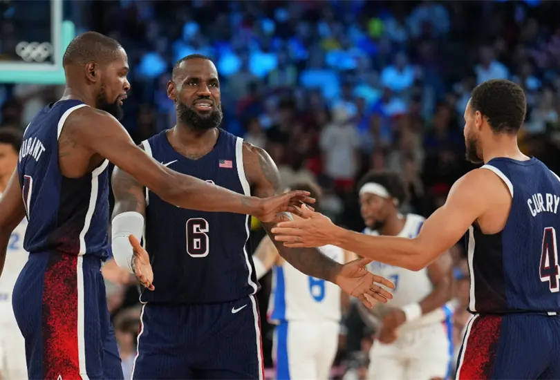 Los aficionados celebraron el &acute;Last Dance&acute; de Stephen Curry y LeBron James en Juegos Ol&iacute;mpicos tras ganar el ro 
