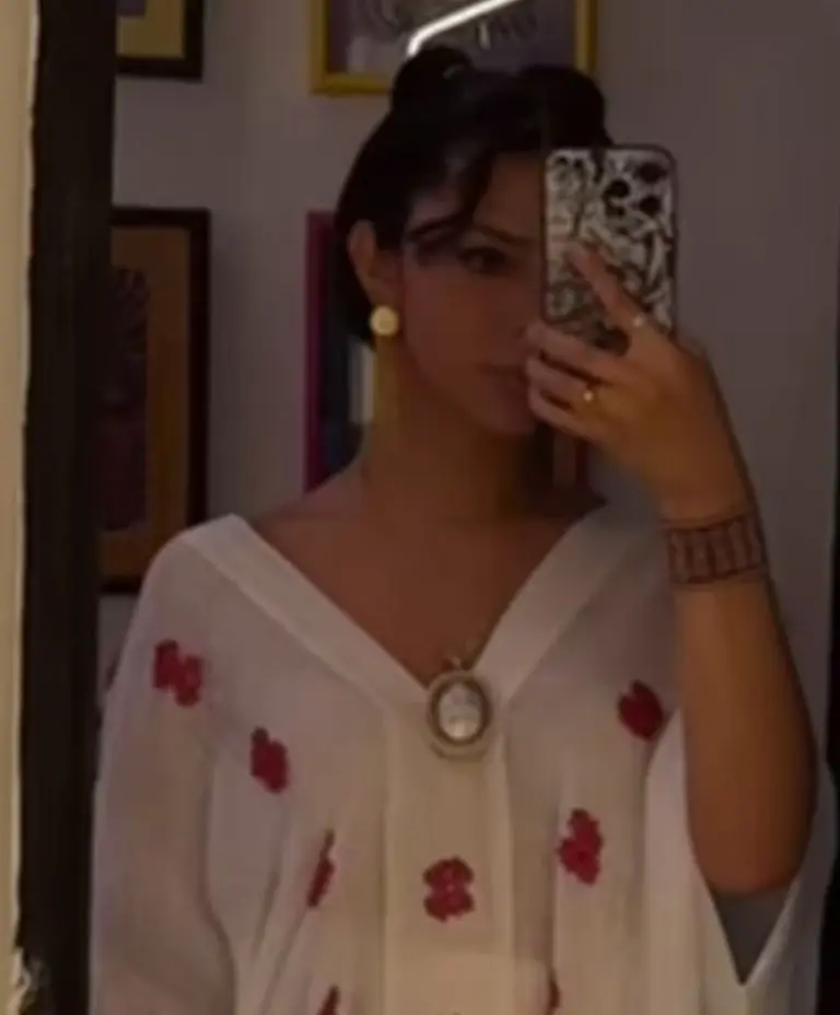 Ángela Aguilar habría compartido peculiar fotografía que revelaría su embarazo<br>Captura de pantalla