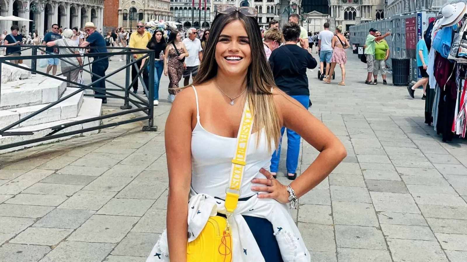 Mediante redes sociales, ha tratado de defender las actitudes de Mariana pese a los cuestionamientos.