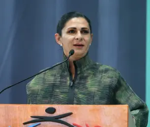 Ana Guevara regresa de París 2024 en vuelo de 150 mil pesos