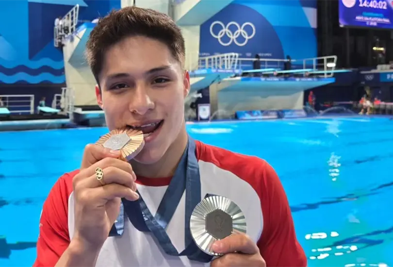 Clavadista mexicano revienta a excompa&ntilde;ero por colgarse del triunfo de Osmar Olvera