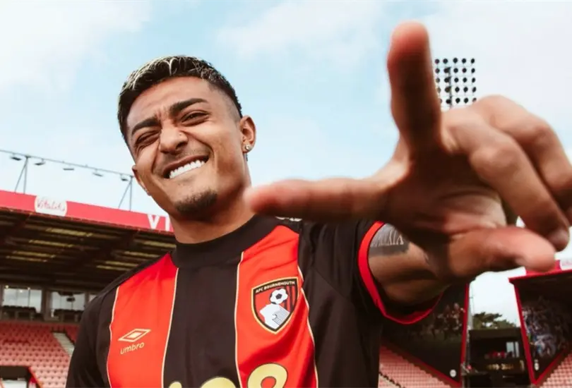 Juli&aacute;n Araujo es nuevo futbolista del Bournemouth de la Premier League.