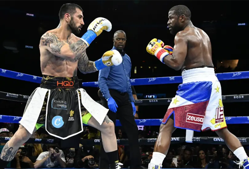 La primera vez que Floyd Mayweather y John Gotti III lucharon sobre un ring fue en Florida, terminando en una batalla campal que se espera no repita en la Ciudad de México. La primera vez que Floyd Mayweather y John Gotti III lucharon sobre un ring fue en Florida, terminando en una batalla campal que se espera no repita en la Ciudad de México.