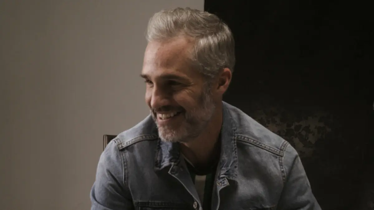 Juan Pablo Medina nació en octubre de 1977 en la ciudad de Arlington en los Estados Unidos, sin embargo, también tiene la nacionalidad mexicana y ha sido en México donde ha realizado su carrera artística.