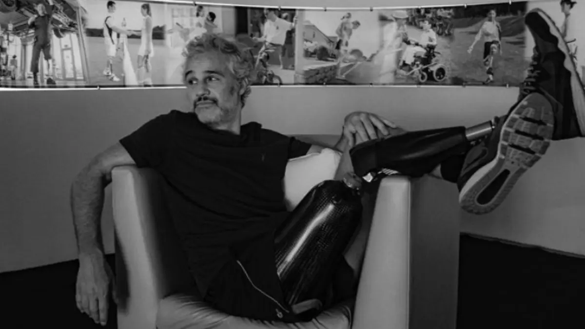 Juan Pablo Medina es un gran ejemplo de superación, dedicación, persistencia y actitud para enfrentar los repentinos giros de la vida. Incluso el propio actor ha expresado "En lugar de que mi mundo se cerrara, se me abrió a nuevas direcciones y posibilidades'.