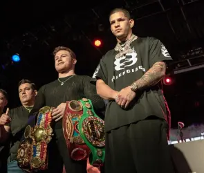 Canelo Álvarez: Berlanga asegura que mexicano noqueó a "taxistas" y le lanza amenaza