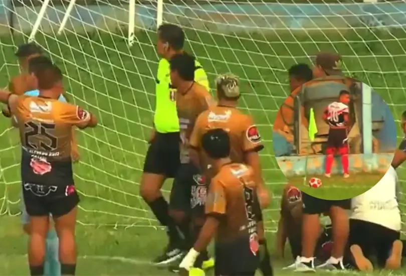 Un futbolista fue exhibido por orinar en plena cancha. Un futbolista fue exhibido por orinar en plena cancha.