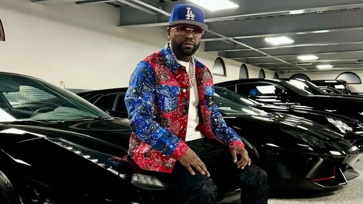 Gracias a sus victorias y sus premios millonarios, Mayweather puede presumir una vida llena de lujos y su principal gasto ha sido en autos de marcas de alta gama, de los Ferrari a los Bugatti. 