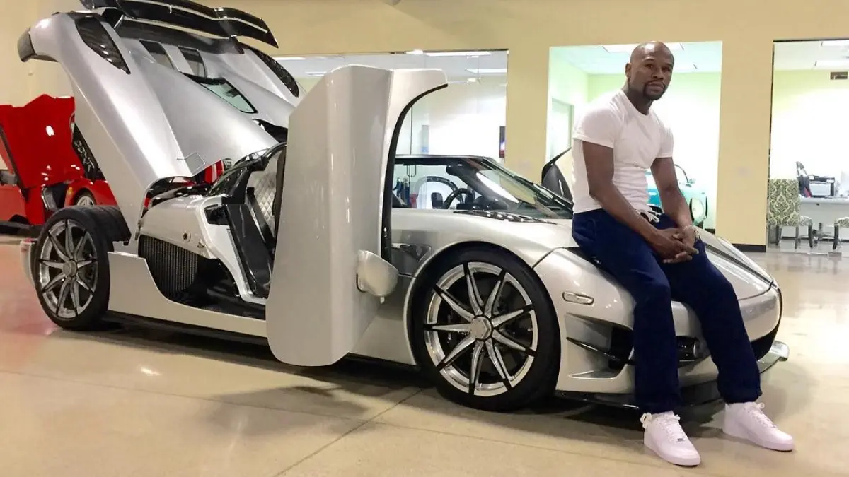 KOENIGSEGG CCXR TREVITA: Uno de los autos más raros del mundo porque sólo se hicieron cuatro modelos y Mayweather consiguió uno, ya que desembolsó cuatro millones 800 mil dólares (alrededor de 97 millones de pesos). 