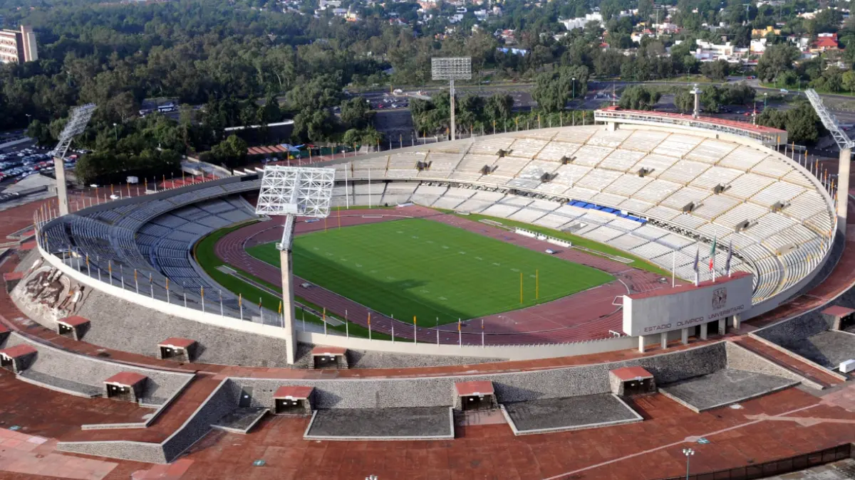 Estadio Olímpico Universitario. Inicialmente llamado Estadio de Ciudad Universitaria y conocido también como ´México 68´, fue inaugurado en 1952, es el único en un área declarada como Patrimonio Cultural de la Humanidad, esta localizado al sur de la Ciudad de México y tiene una capacidad para 72 mil espectadores. Fue la principal sede de los Juegos Olímpicos de 1968 y partidos durante el Mundial de Fútbol en 1986. 