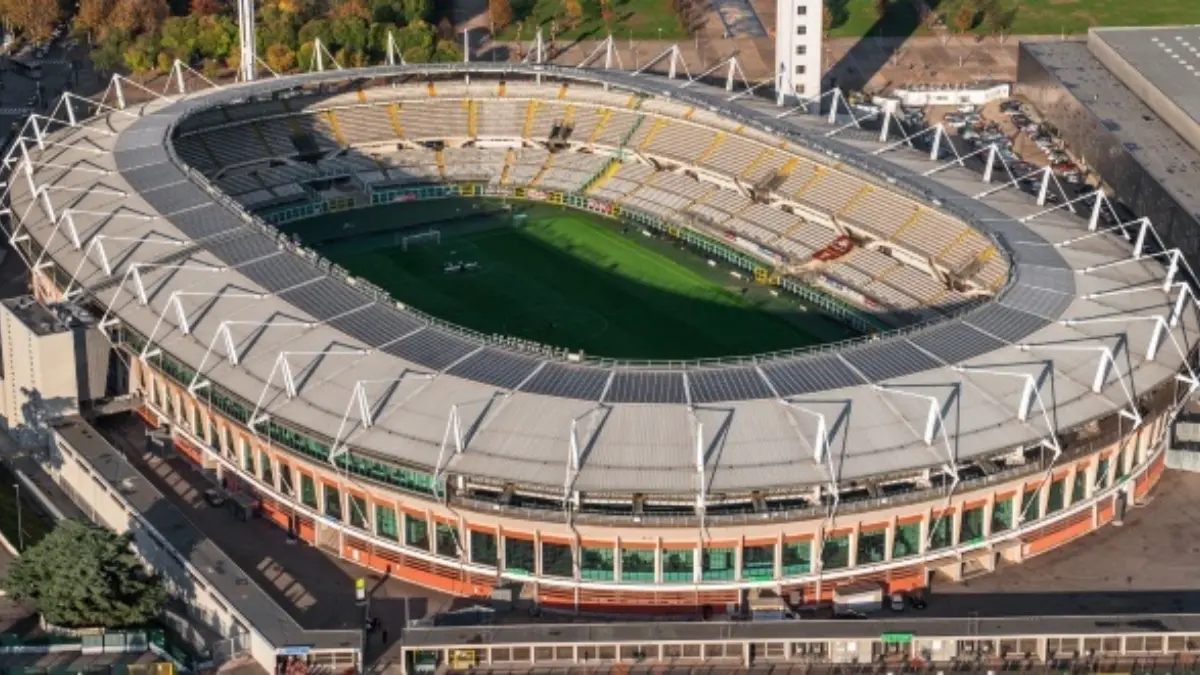 Stadio Olimpico Grande Torino. Ubicado en la ciudad de Turín, fue sede de la Copa Mundial de Fútbol de 1934 y de los Juegos Olímpicos de Invierno en 2006, tiene una capacidad para alrededor de 28 mil lugares y fue construido en 1933 como un recinto con propiedad comunal.