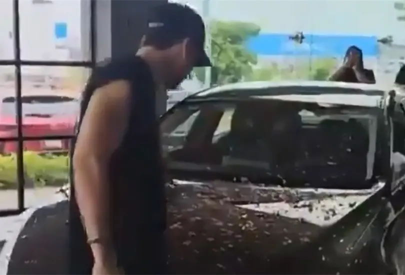 Marco Verde recibi&oacute; el Mazda que le prometieron.