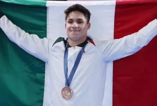 Osmar Olvera, doble medallista olímpico en clavados, ha iniciado una solicitud de reposición ante el COI por un detalle en la presea de bronce.