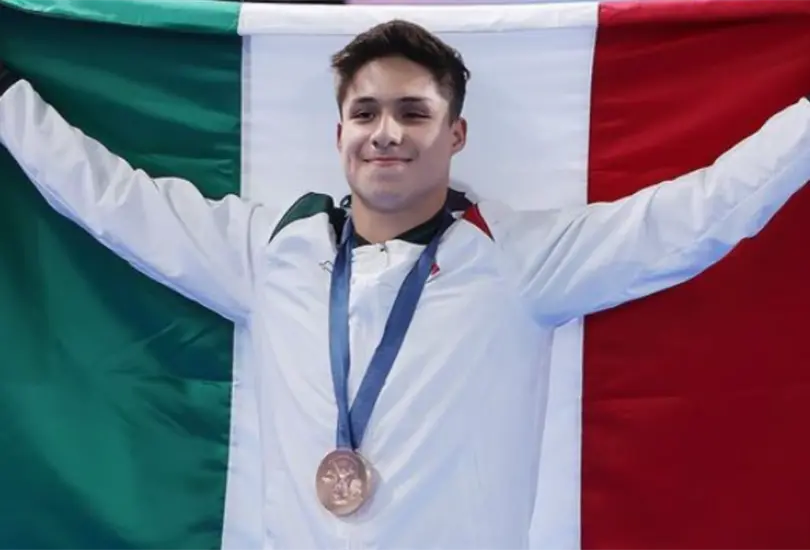 Osmar Olvera, doble medallista ol&iacute;mpico en clavados, ha iniciado una solicitud de reposici&oacute;n ante el COI por un detalle en la presea de bronce.