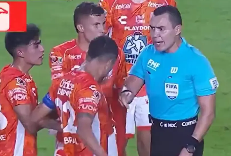 El Gato Ortiz empuj&oacute; a Gustavo Cabral sin m&aacute;s ni menos.