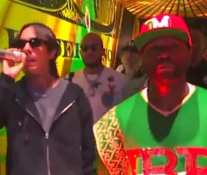 Natanael Cano acapara reflectores en la entrada de Floyd Mayweather para su pelea vs Gotti III