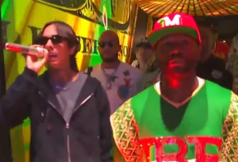 Natanael Cano sorprendi&oacute; al darle la bienvenida a Floyd Mayweather Jr. a la Arena Ciudad de M&eacute;xico.