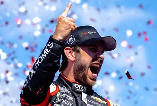 Daniel Suárez ha puesto el nombre de México en lo más alto de la NASCAR 