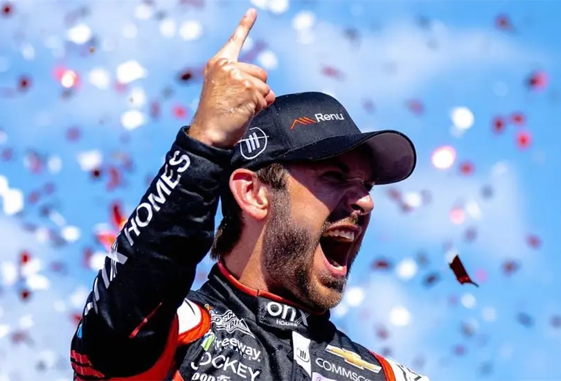 Daniel Su&aacute;rez ha puesto el nombre de M&eacute;xico en lo m&aacute;s alto de la NASCAR 