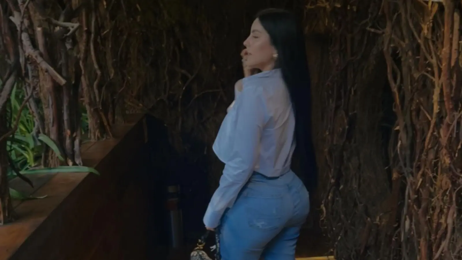 Constantemente presume su amorosa relación y la crianza de sus hijos.