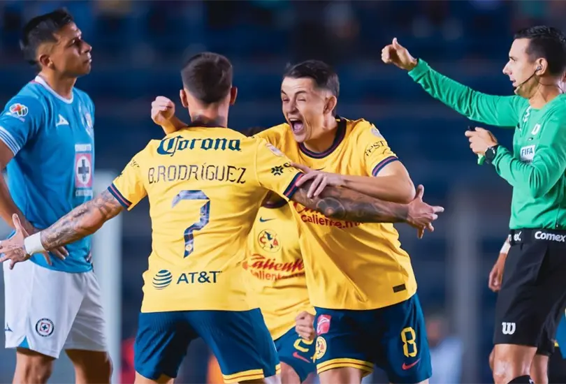 El cuadro azulcrema est&aacute; nuevamente en la pol&eacute;mica por la informaci&oacute;n que le lleg&oacute; a su t&eacute;cnico en pleno partido.